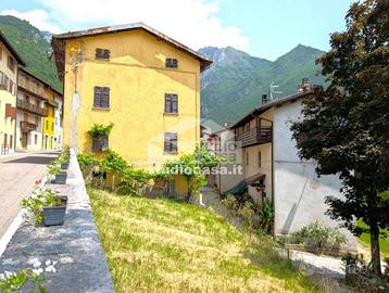 LOC. RAOSSI: CASA SINGOLA DA RISTRUTTURARE