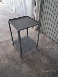 Carrello in metallo