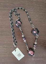 Collana color argento e pietre viola e nere