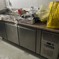 Banco pizza refrigerato con piano in granito