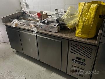 Banco pizza refrigerato con piano in granito