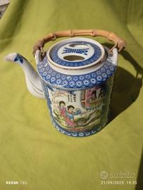 Teiera antica in porcellana 