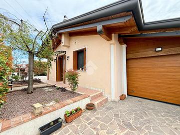 VILLA A SCHIERA A PRAVISDOMINI