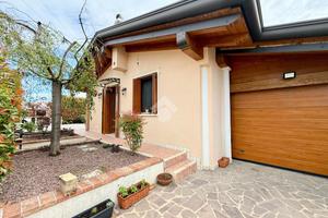 VILLA A SCHIERA A PRAVISDOMINI