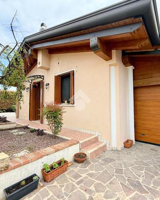 VILLA A SCHIERA A PRAVISDOMINI