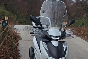 - Honda Sh 125i Sport 
- colore :   bianco perla 
