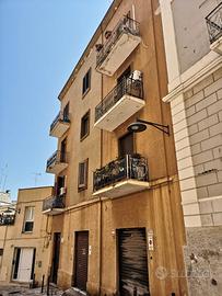 Ampio deposito centrale