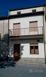 Casa indipendente in Piazza Municipio - Cerenzia
