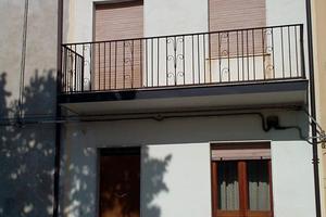 Casa indipendente in Piazza Municipio - Cerenzia