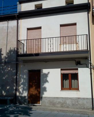 Casa indipendente in Piazza Municipio - Cerenzia
