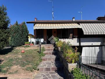 VILLA A SCHIERA D'ANGOLO A ROMANENGO