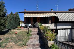 VILLA A SCHIERA D'ANGOLO A ROMANENGO