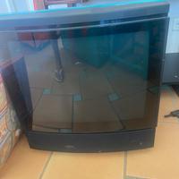 Televisore  casse stereo
