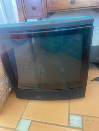 Televisore  casse stereo