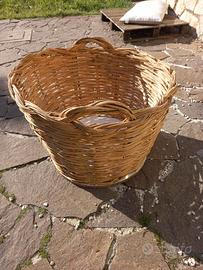 Cesto vimini intrecciato e base legno diametro 65