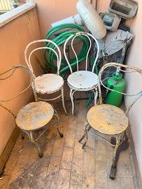 Sedie piu tavolino tre piedi in ferro battuto