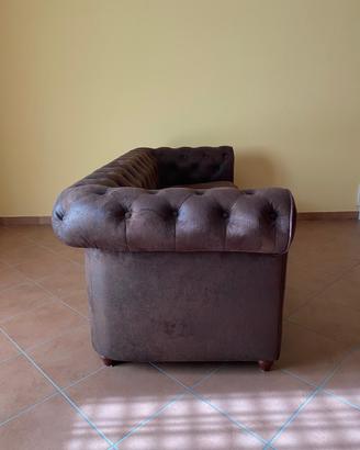 Divano chesterfield Tre posti
