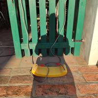 altalena gialla in plastica giardino bambini