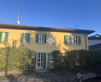 VILLA A SCHIERA A IMBERSAGO