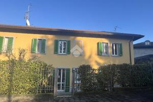 VILLA A SCHIERA A IMBERSAGO