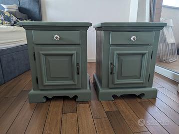 coppia comodini in legno massello