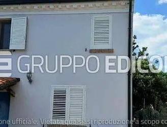 Immobile in asta di 168 m² con 3 locali a Fusignan
