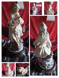 Damina che canta seduta Capodimonte da Sartori 