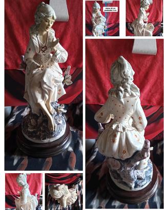 Damina che canta seduta Capodimonte da Sartori 