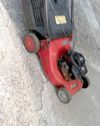 Tagliaerba a trazione Briggs e stratton