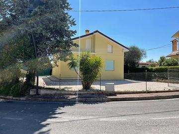 Casetta indipendente con corte propria