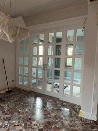 Parete divisoria con porte scorrevoli al inglese