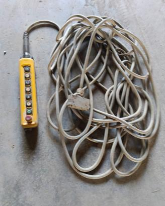 Pulsantiera e telecomando per gru