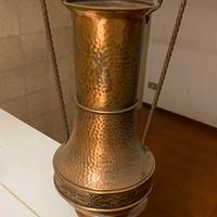 Vaso vintage in rame martellato con manici torsada