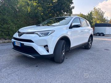 RAV 4 ACTIVE anno 2016 perfetta