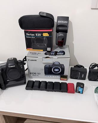 Canon 5D Mark IV + Battery Grip + 8 battery+flash