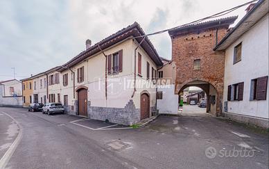 DUE QUADRILOCALI CON BOX E CORTILE COMUNE