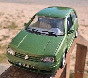 1/24 Golf Volkswagen 1998 Burago