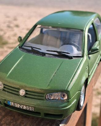 1/24 Golf Volkswagen 1998 Burago