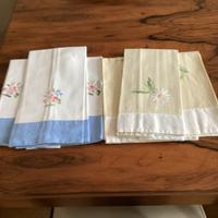 Set  di asciugamani di tela ricamati vintage a.60