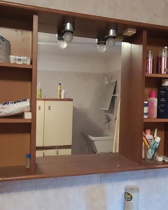 specchio e mobiletto con specchio per il bagno 