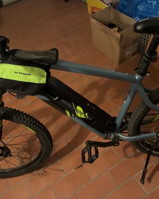 Bici Mtb Rockrider elettrica a pedalata assistita