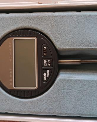 Comparatore digitale a corsa lunga 