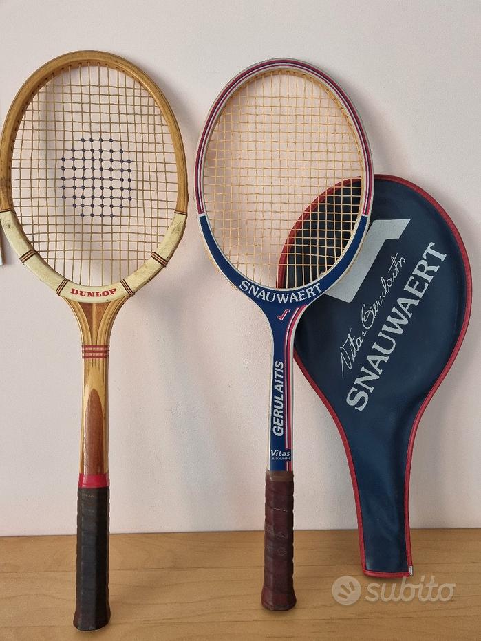 Vecchia racchetta di legno per giocare a tennis Foto stock