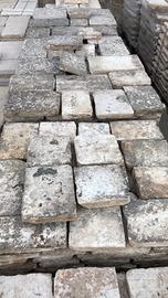 Affascinanti bancali di basole di recupero