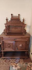 Antica credenza in noce