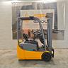 carrello-frontale-elettrico-3-ruote-jungheinrich-e