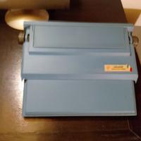 Macchina da scrivere Olivetti vintage