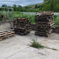 Legna da ardere di vecchi bancali