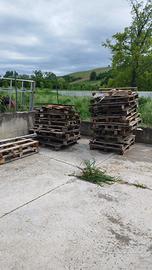 Legna da ardere di vecchi bancali