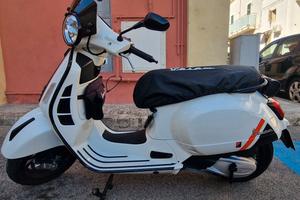 VESPA GTS HPE 300 SUPER SPORT ABS - BIANCA